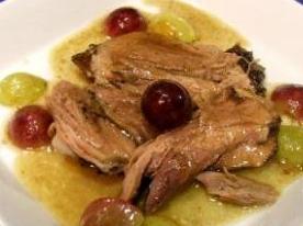 Elegante ricetta autunnale: lo stinco all’uva e mele